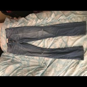 Skinny hole in knee jeans